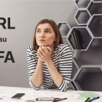 SRL sau PFA femei tanara antreprenor intrebandu-se